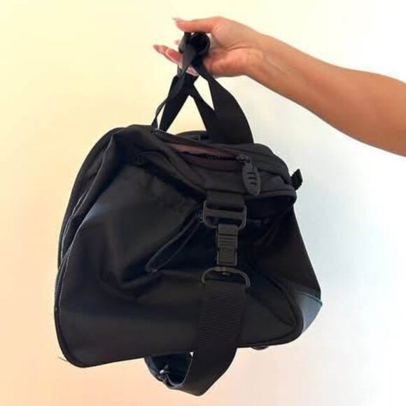 TUMI Boston Ballistic Nylon Duffle Bag Carry On Black 525C (Like New) - Picture 5 of 8